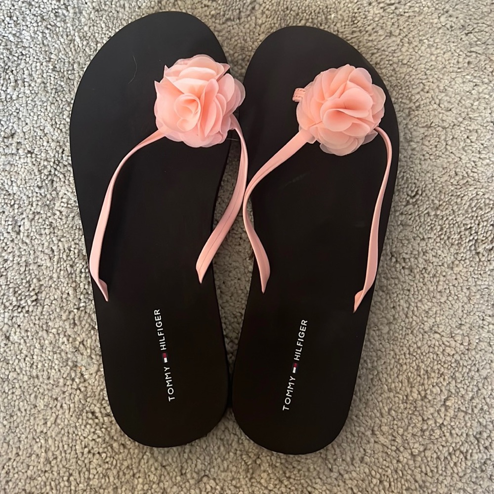 NWOT Tommy Hilfiger Women’s flip flop tong sandals (9)